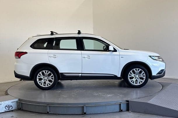2019 Mitsubishi Outlander ES in White