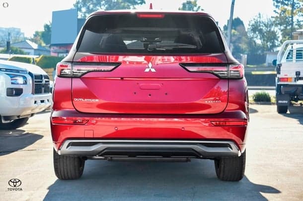2026 Mitsubishi Outlander Exceed in Red