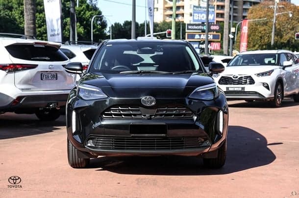 2024 Toyota Yaris Cross GXL in Black