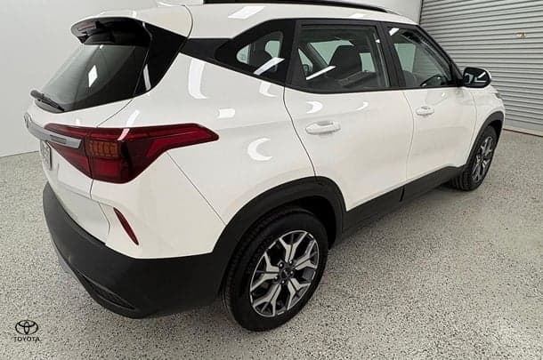 2021 Kia Seltos Sport in White