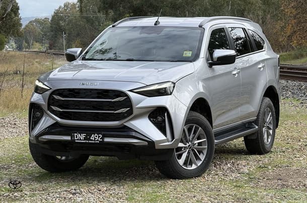 2025 Isuzu MU-X LS-U in Silver