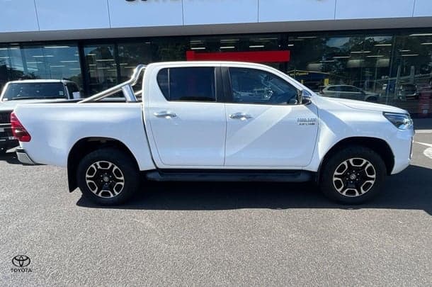 2020 Toyota Hilux SR5 in White