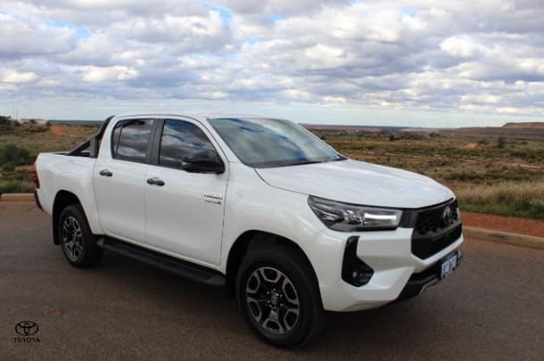 2025 Toyota Hilux SR5 48V in White