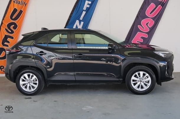 2024 Toyota Yaris Cross GX in Black
