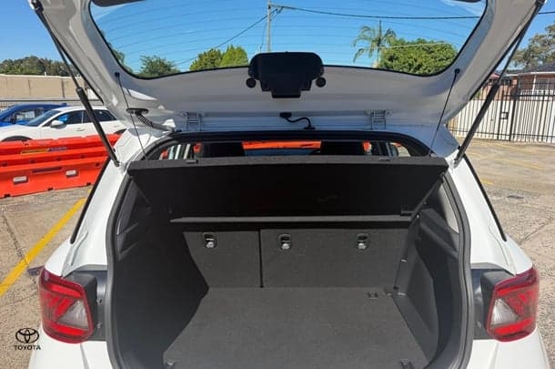 2025 Hyundai Venue Base in Atlas White