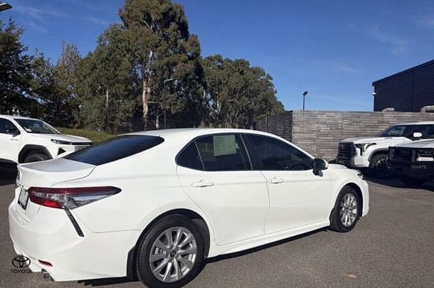 2019 Toyota Camry Ascent Sport in White