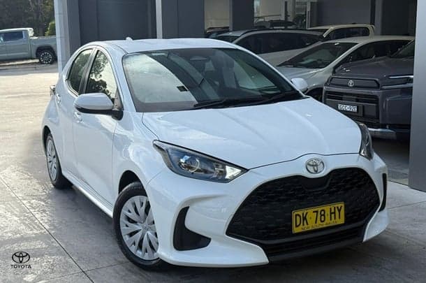 2024 Toyota Yaris Ascent Sport in White