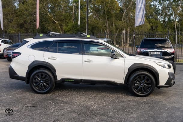 2023 Subaru Outback AWD Sport in White