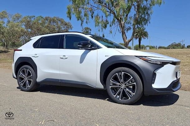 2024 Toyota bZ4X Base in White