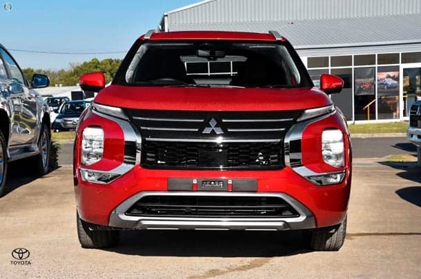2026 Mitsubishi Outlander Exceed in Red