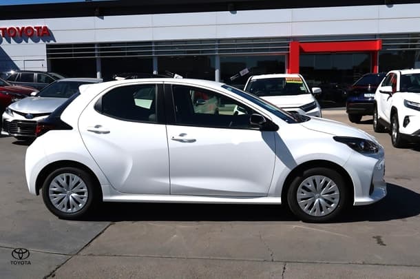 2026 Toyota Yaris Ascent Sport Hybrid in White