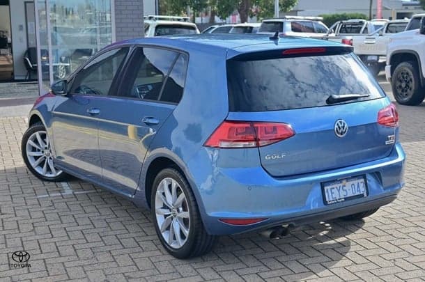 2016 Volkswagen Golf 110TSI Highline in Blue