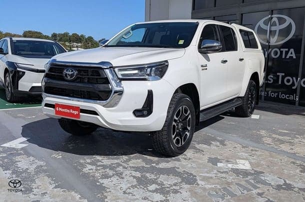 2021 Toyota Hilux SR5 in White