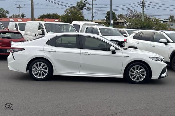 2021 Toyota Camry Ascent Sport in White