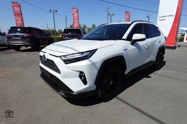 2022 Toyota RAV4 Cruiser in White