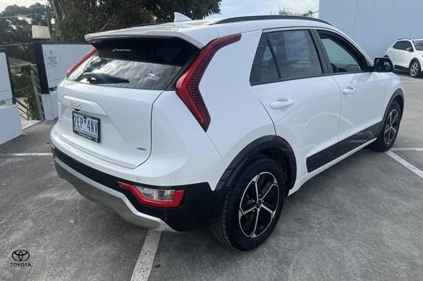 2022 Kia Niro HEV S in White