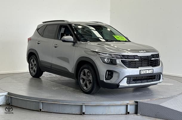 2023 Kia Seltos S in Grey