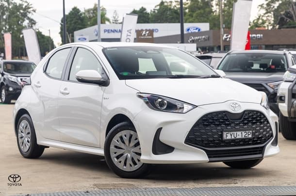 2024 Toyota Yaris Ascent Sport in White