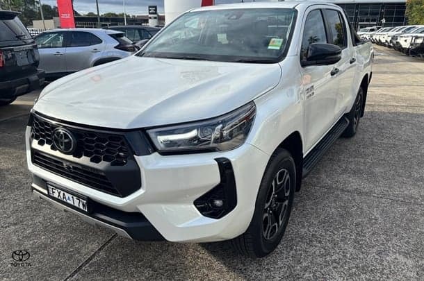 2025 Toyota Hilux SR5 48V in White