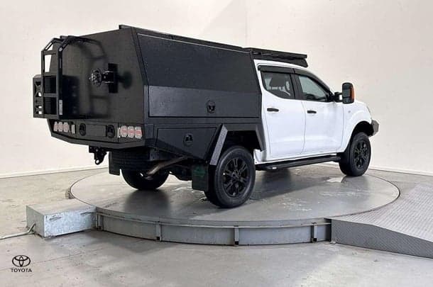 2022 Nissan Navara ST in White