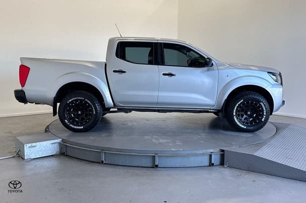 2022 Nissan Navara SL in Other