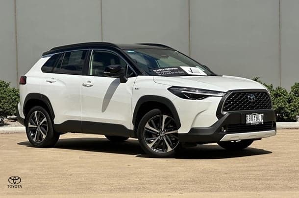 2024 Toyota Corolla Cross Atmos in White