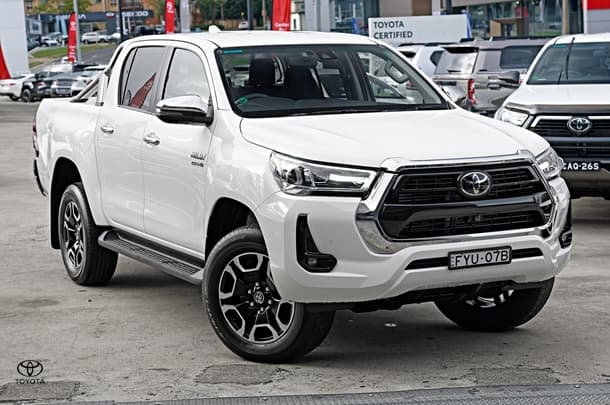 2023 Toyota Hilux SR5 in White