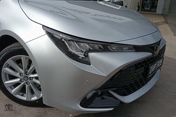 2025 Toyota Corolla SX Hybrid in Silver
