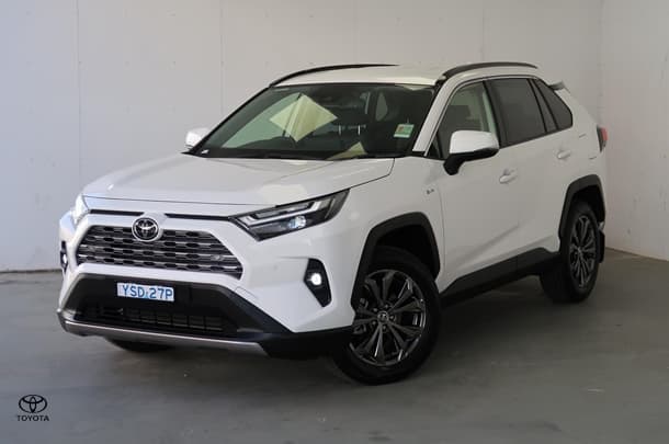 2025 Toyota RAV4 GXL in White