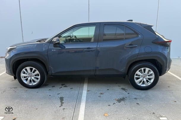 2025 Toyota Yaris Cross GXL in Grey