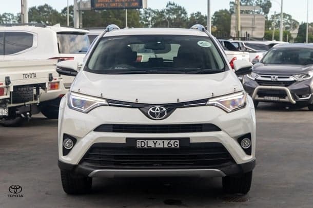 2017 Toyota RAV4 GXL in White
