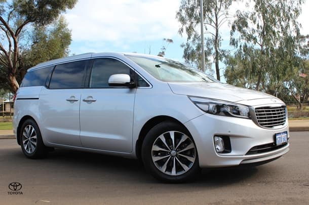 2017 Kia Carnival Si in Silver