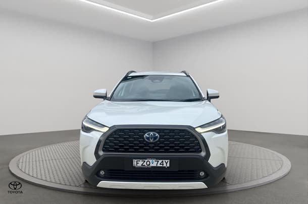 2023 Toyota Corolla Cross GXL in White