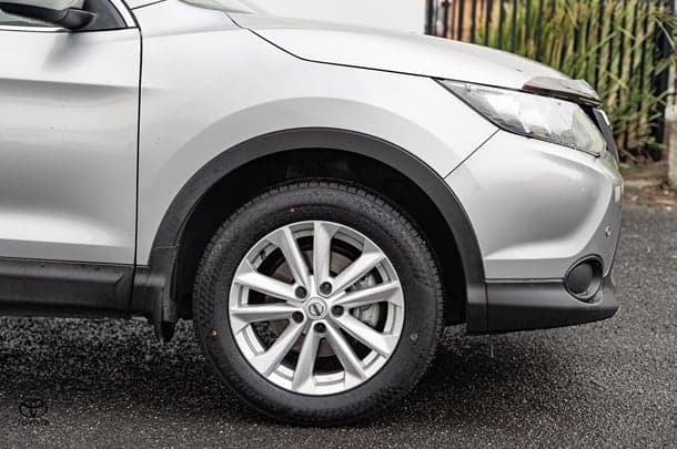 2015 Nissan QASHQAI ST in Silver