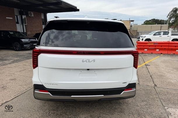 2025 Kia Carnival GT-Line HEV in Snow White Pearl (Swp)