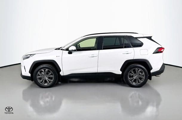 2025 Toyota RAV4 GXL AWD in White