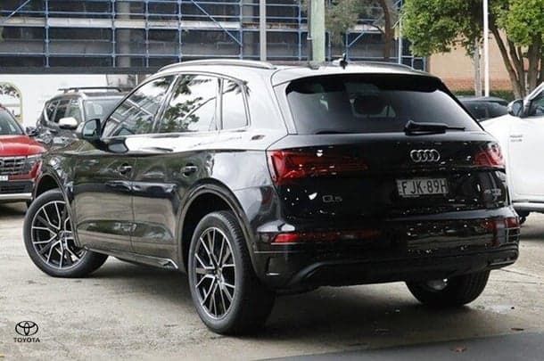 2024 Audi Q5 45 TFSI Sport in Black
