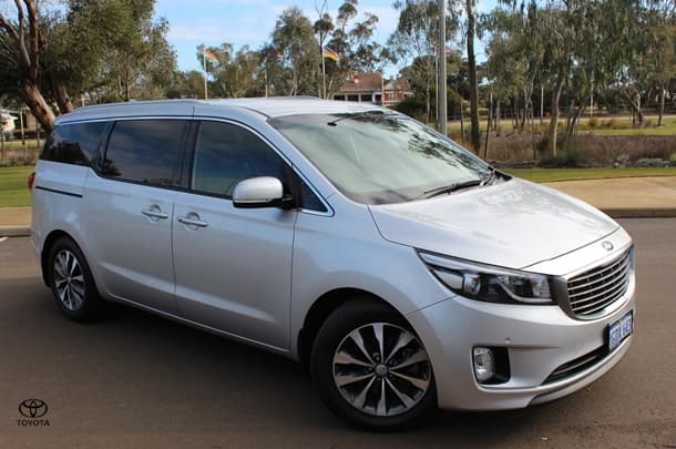 2017 Kia Carnival Si in Silver