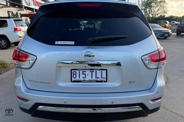 2013 Nissan Pathfinder ST in Silver