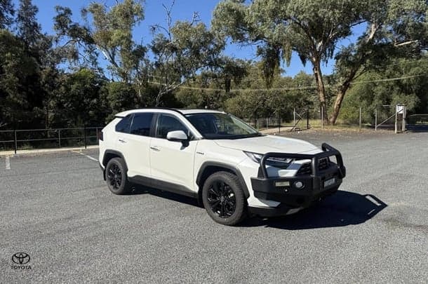2022 Toyota RAV4 Cruiser in White
