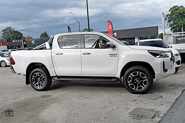 2023 Toyota Hilux SR5 in White