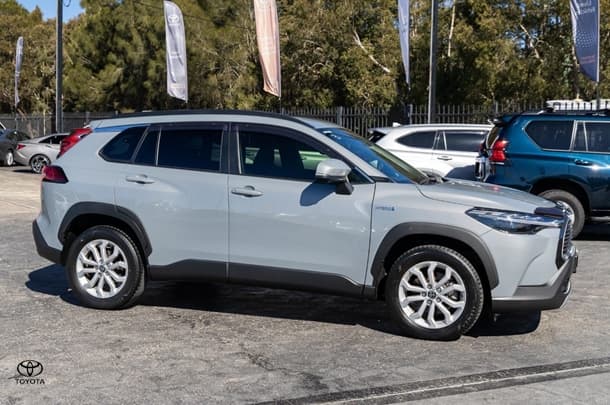 2023 Toyota Corolla Cross GXL in Grey
