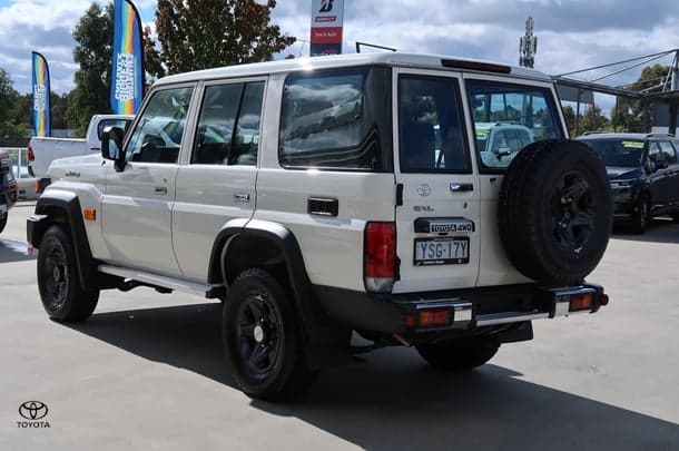 2025 Toyota Landcruiser GXL in White