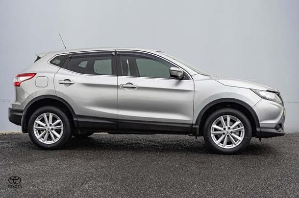 2015 Nissan QASHQAI ST in Silver