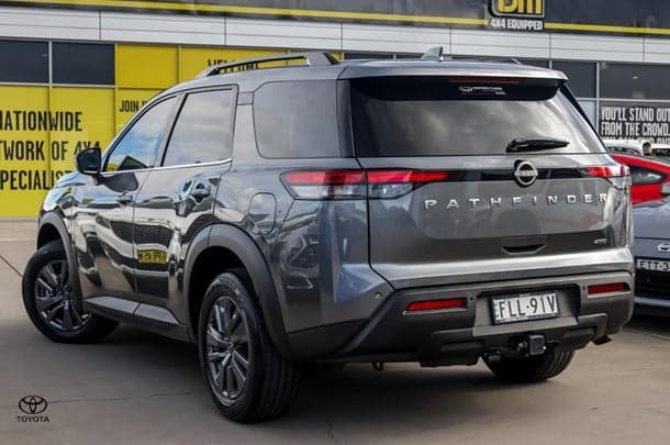 2024 Nissan Pathfinder ST-L in Grey