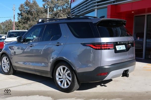 2023 Land Rover Discovery D300 SE in Grey