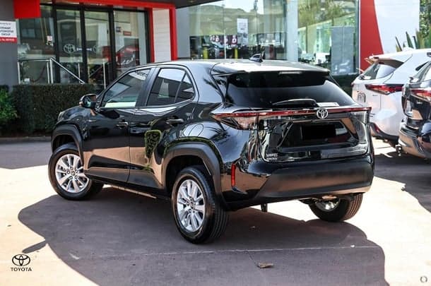 2024 Toyota Yaris Cross GXL in Black