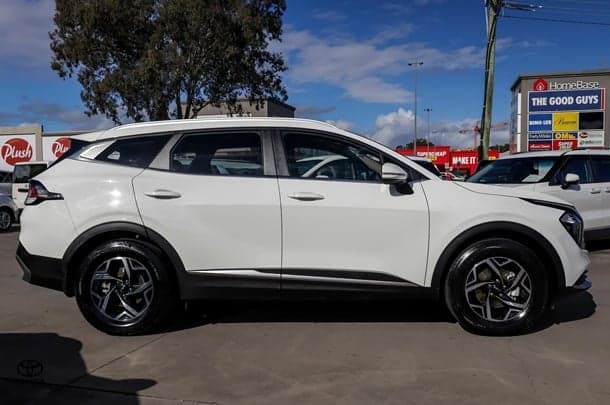 2024 Kia Sportage S in White