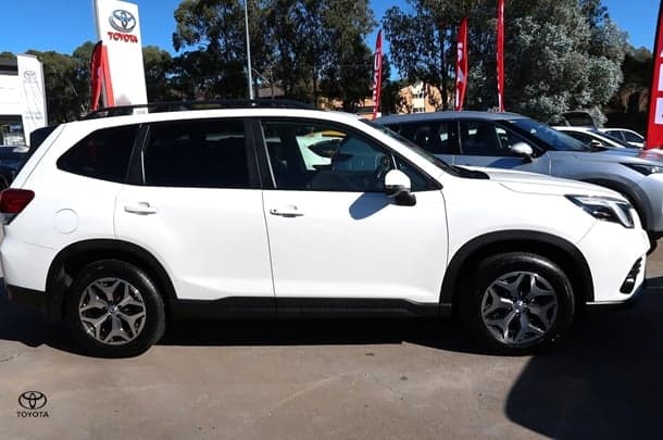 2024 Subaru Forester 2.5i in White