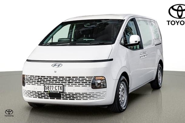 2022 Hyundai STARIA LOAD Base in Hino Standard White